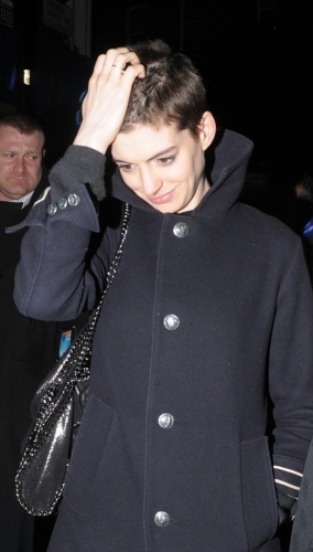 anne hathaway, capelli corti, look, les miserables, fantine, cambio look