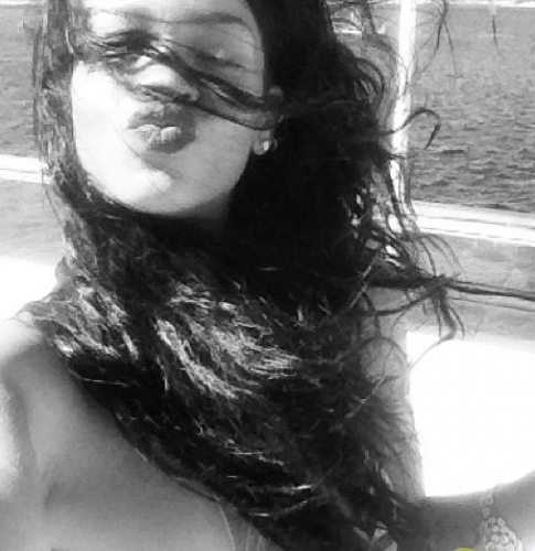 rihanna, estate 2012, mediterraneo in barca, rihanna amiche in vacanza, sardegna capri rihanna, magic johnson
